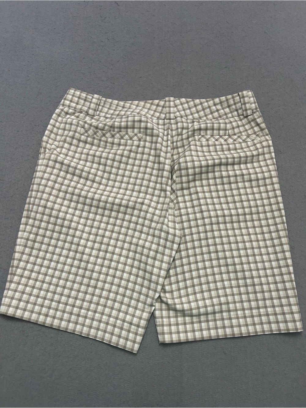 Women’s Nike Golf Dri-FIT Plaid Golf Shorts Size 14 Beige Performance - Picture 2 of 4